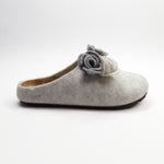Load image into Gallery viewer, Pantofola DONNA in lana. Colori BIANCO con fiori | IRIS
