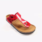 Carica l&#39;immagine nel visualizzatore di Gallery, Ciabatta infradito da donna in vernice rossa con doppio fiore laterale in pelle scamosciata rossa e chiusura a velcro – Modello Ivy, handmade in Italy.

