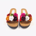 Carica l&#39;immagine nel visualizzatore di Gallery, Ciabatta donna fascia in vernice rossa a con fiori e chiusura in velcro modello Gaia-v

