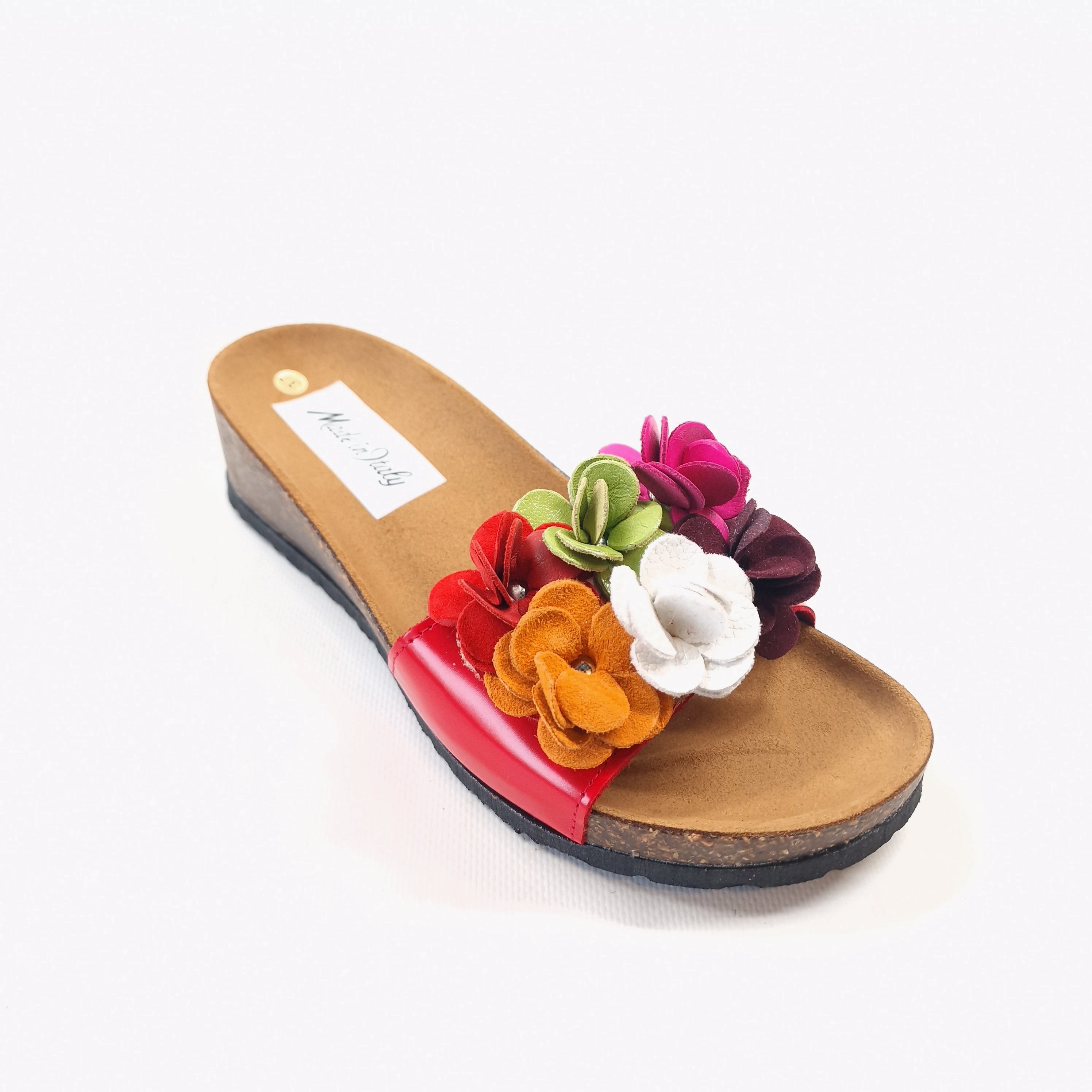Ciabatta donna fascia in vernice rossa a con fiori e chiusura in velcro modello Gaia-v