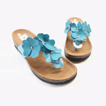 Load image into Gallery viewer, Ciabatta infradito da donna in sintetico e pelle celeste con tomaia iridescente e fiori applicati con borchie modello Eloisa
