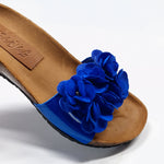 Carica l&#39;immagine nel visualizzatore di Gallery, ciabatta donna vernice blu fiori pella scamosciata chiusura velcro
