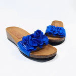 Carica l&#39;immagine nel visualizzatore di Gallery, ciabatta donna vernice blu fiori pella scamosciata chiusura velcro
