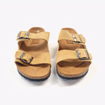 Carica l&#39;immagine nel visualizzatore di Gallery, Ciabatta donna doppia fascia in in vera pelle scamosciata colore camel e allacciatura con doppie fibbie in metallo  modello Anja
